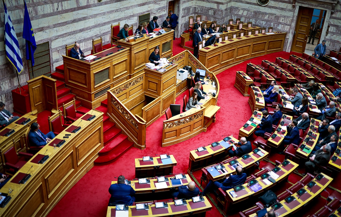 Πρόταση δυσπιστίας &#8211; Live η τρίτη ημέρα της μάχης στη Βουλή: Πυρ ομαδόν της αντιπολίτευσης – Τι θα πει ο Μητσοτάκης