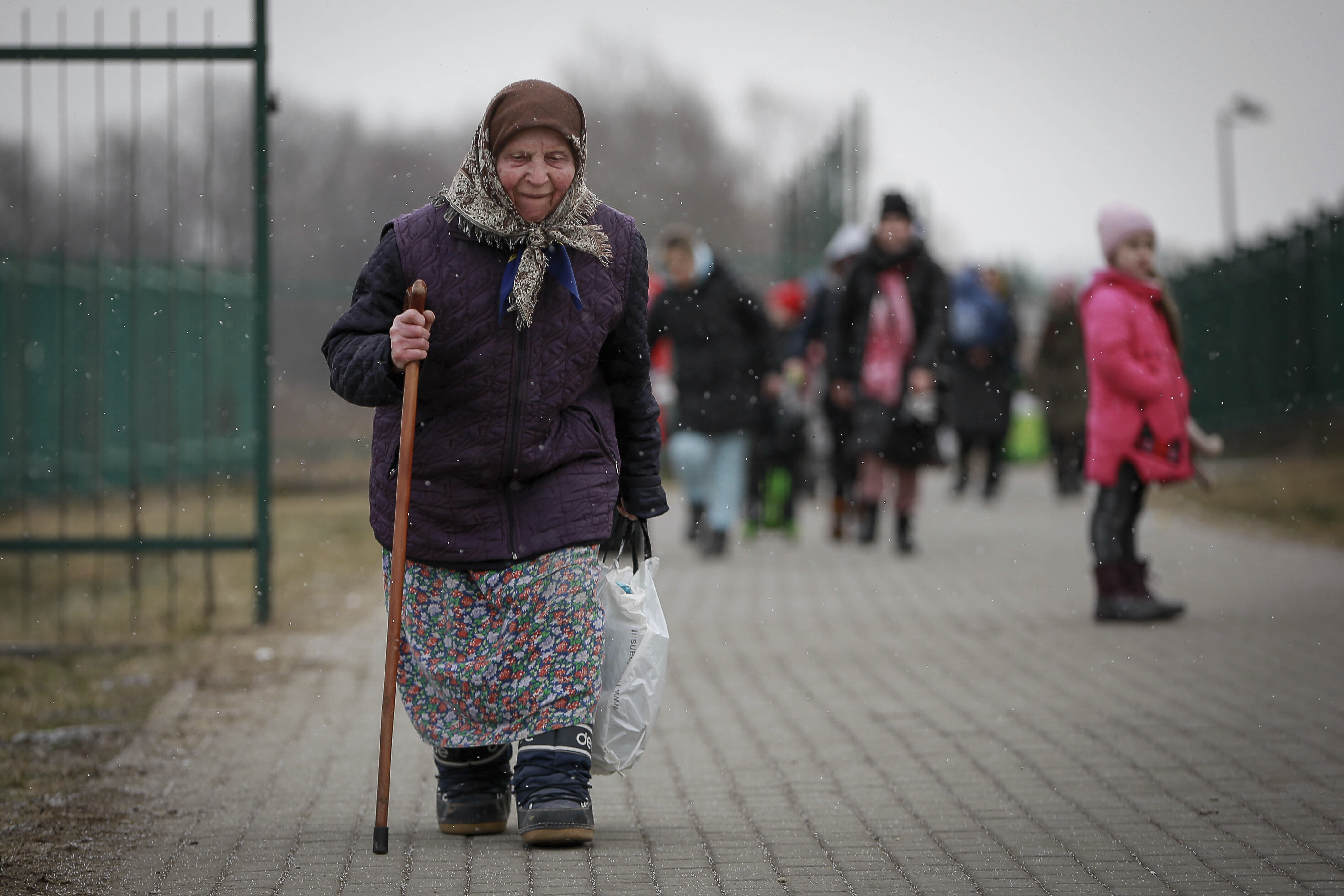 Η συγκλονιστική ιστορία της 97χρονης Ουκρανής που περπάτησε 10 χλμ, για να γλιτώσει από τους βομβαρδισμούς