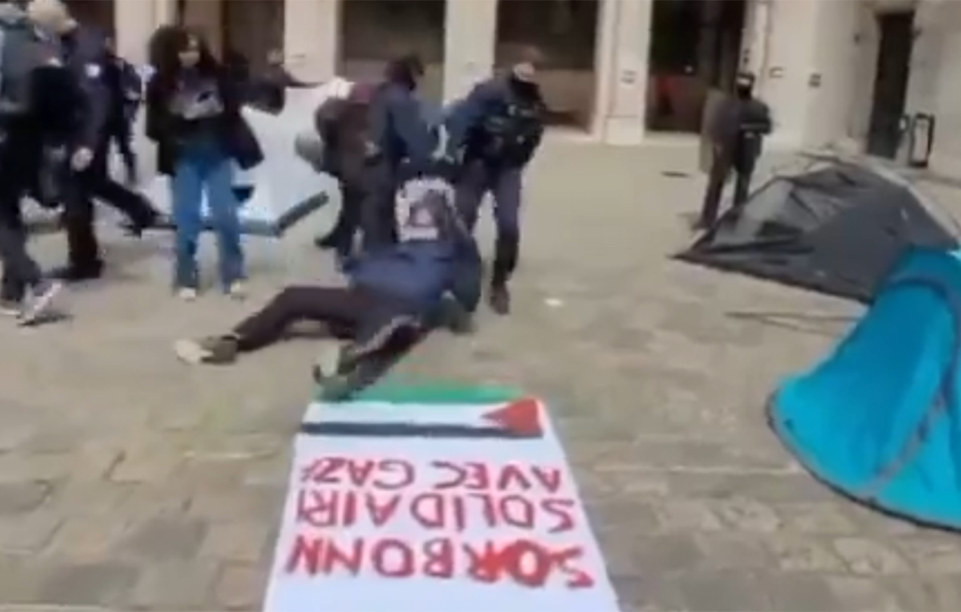 Χαμός στο πανεπιστήμιο της Σορβόννης &#8211; Συλλήψεις φοιτητών που ζήτησαν «ελευθερία στην Παλαιστίνη»